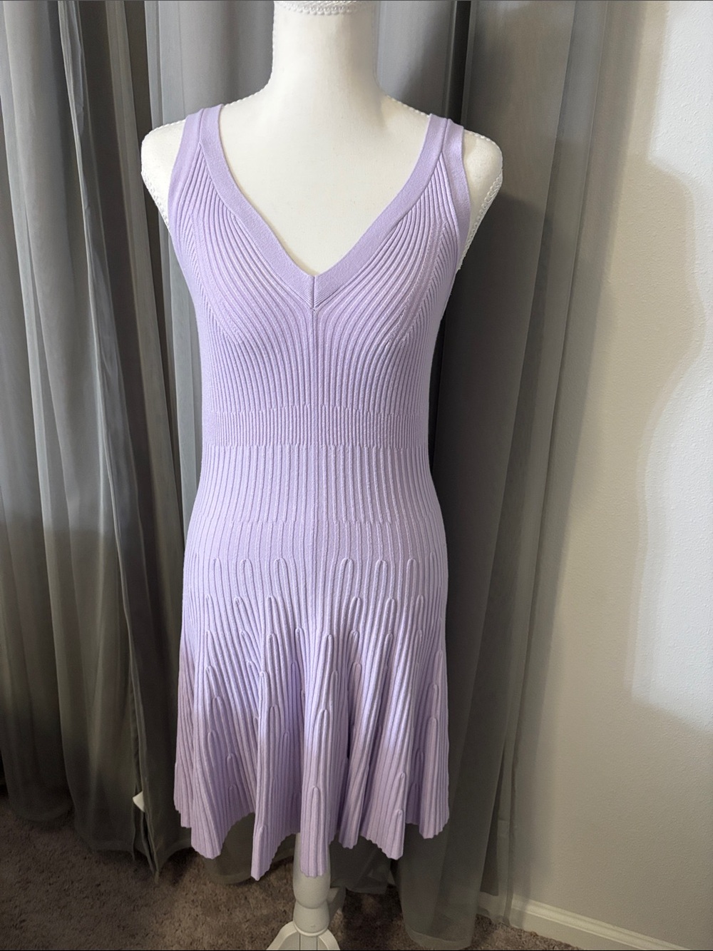 Express Sleeveless V-Neck Knit Dress in Light Lavender Large